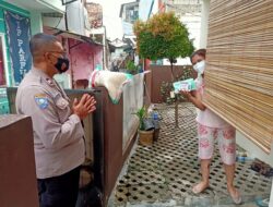 Polsek Kebon Jeruk Beri Bantuan Warganya Yang Menjalani isolasi mandiri