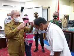Walikota Molen Berikan Seragam Resmi Juru Parkir  