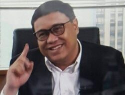 Aat Surya Safaat, Anak Kepala Desa Yang Sering Bertemu Tokoh Dunia 