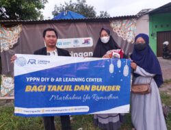 AR Learning Center & YPPN DIY Yogyakarta Bagi Takjil Gratis di Ramadhan 1443 H