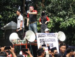 Ribuan Korban Investasi Bodong Didukung LQ Indonesia Lawfirm dan Elemen Masyarakat Geruduk Mabes Polri dan Kejagung
