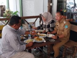 Mempererat Silaturahmi, Mulkan Ajak Wartawan Makan di Warung Makan Urang Kampung Due