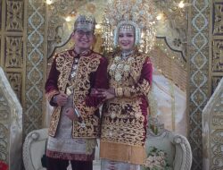 Resepsi Pernikahan Destri dan Arie Di Hiasi Karangan Bunga