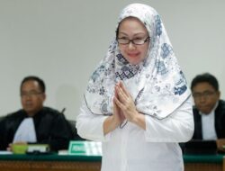 Ratu Atut Chosiyah Mantan Gubernur Banten Bebas Bersyarat