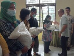 Setelah Girimaya, Pemkot Pangkalpinang Kembali Bagikan Beras di Kecamatan Taman Sari