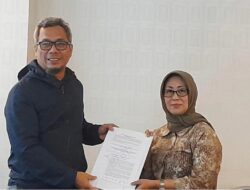 Ketua Dewan Pers Serahkan Draf Media Berkelanjutan kepada Kemenkominfo