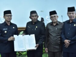 Ketua Dewan Bangka Iskandar Pimpin Rapat Paripurna Penyampaian Raperda