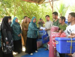 Mellani Serahkan Bantuan untuk Korban Kebakaran Meunasah Manyang