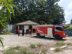 Damkar PT Timah Gercep, Bantu Padamkan Kebakaran di Pelabuhan Tanjung Gudang Belinyu 