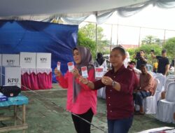 H Mulkan SH MH Nyoblos di TPS 08 Karya Makmur, Ramadian di TPS 03 Air Jukung Belinyu