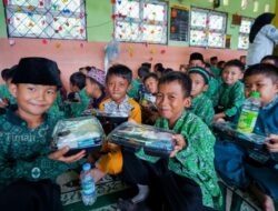 PT Timah Lanjutkan Program Makan Bergizi bagi Pelajar di Bangka Tengah