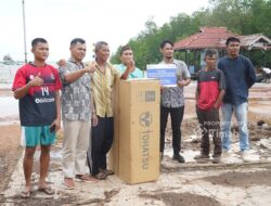 PT Timah Berikan Bantuan Bagi Kelompok Nelayan Sanggedu Desa Beruas    