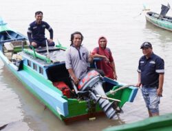 PT Timah Serahkan Bantuan Mesin Tempel untuk Nelayan Samudera Indah