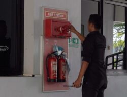 PT Timah Perkuat Keselamatan Kerja dengan Pemasangan Rambu di Area Operasional   
