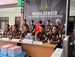 Korupsi Dana SPP PNPM Rp1,6 Miliar, Tersangka Diserahkan ke Kejari Aceh Besar   