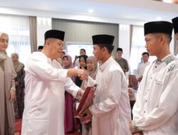 Safari Ramadan 1447 H, Gubernur Hidayat Serahkan Bansos dan Santunan untuk Warga Babel