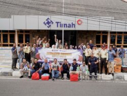 PT Timah Bagikan 150 Paket Sembako dan 500 Takjil untuk Warga di Sungailiat