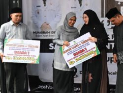 Syech Muharram Serahkan Bonus dan Hadiah Umrah untuk Juara MTQ Aceh 2025
