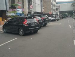 Aturan Tegas, Penindakan Lemah: Parkir Liar di Jakpus Seolah Dibiarkan   