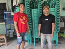 Rocky Husada dan Masyarakat Hibahkan Ratusan Kursi ke Warga