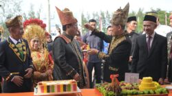 WAGUB ACEH AJAK PERKUAT SINERGI DAN PEMBANGUNAN BERKELANJUTAN PADA HARI JADI KE-27 ACEH SINGKIL