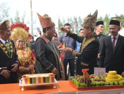 WAGUB ACEH AJAK PERKUAT SINERGI DAN PEMBANGUNAN BERKELANJUTAN PADA HARI JADI KE-27 ACEH SINGKIL