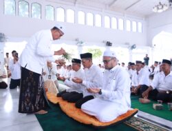 Peusijuk dan Pelepasan Jamaah Haji Aceh Besar 1447 H, Bupati Muharram Idris: Fokus Ibadah, Jaga Kesehatan dan Persatuan   