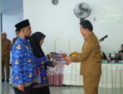 Bupati Bangka Serahkan SK 27 Kepala Sekolah, Tekankan Tanggung Jawab dan Integritas