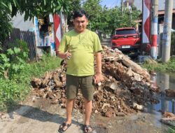 Calon BPD Satria Mekar Aksi Nyata di Masyarakat, Bantu Warga Atasi Jalan Rusak   
