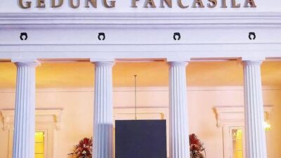 Pancasila di Persimpangan Jalan