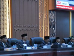 Sekda Aceh Hadiri Paripurna Persetujuan Tiga Raqan Inisiatif DPRA
