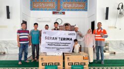 PT Solusi Bangun Andalas Serahkan Bantuan Perlengkapan Lima Masjid di Kecamatan Lholnga dan Leupung    