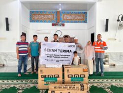 PT Solusi Bangun Andalas Serahkan Bantuan Perlengkapan Lima Masjid di Kecamatan Lholnga dan Leupung    