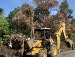 DLH Aceh Besar-Muspika Montasik Bersihkan Tumpukan Sampah di Gampong Piyeung