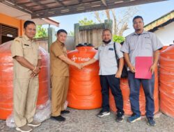 Kekeringan Melanda Bangka Barat, PT Timah Salurkan 15 Tangki Air Bersih ke Warga