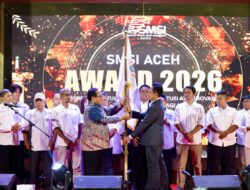Wagub Aceh Terima Penghargaan Tokoh Penguat Ekonomi Syaruah Aceh