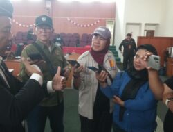 Binton Nadapdap Soroti TPS Di JL. Sadewa Yang Nempel Gereja, Bau Menyengat Ada Belatung