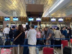 Tiga Bandara Ditutup, 459 Penerbangan Terdampak Abu Vulkanik Anak Krakatau